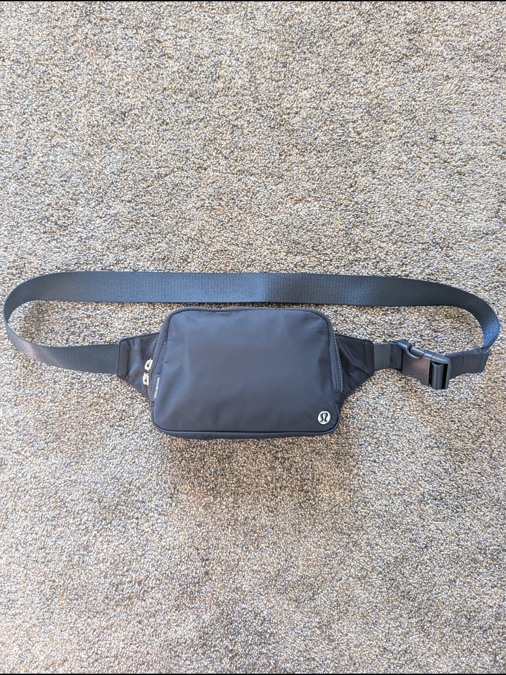 Navy Lululemon 2L Beltbag - Picture 2 of 6